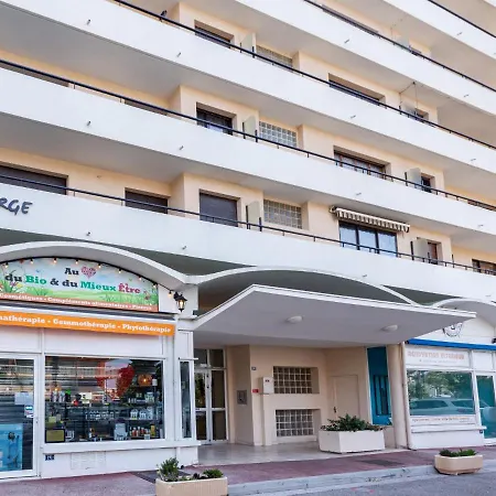 Apartamento Le Grand Large-5 By Interhome Le Lavandou