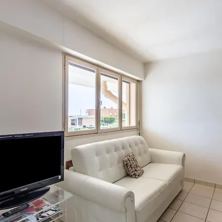 Lägenhet Le Grand Large-5 By Interhome Le Lavandou